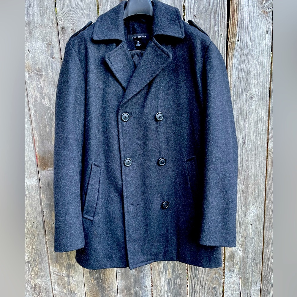 Men’s wool double breasted peacoat.